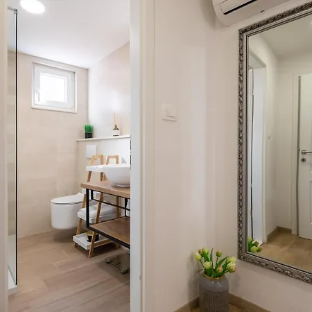 Downtown Maisonette *