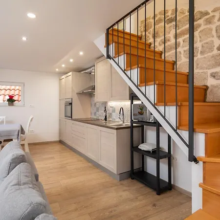 Downtown Maisonette Apartament *