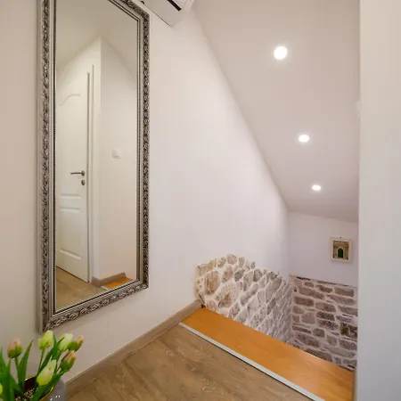 公寓 Downtown Maisonette 奥米什