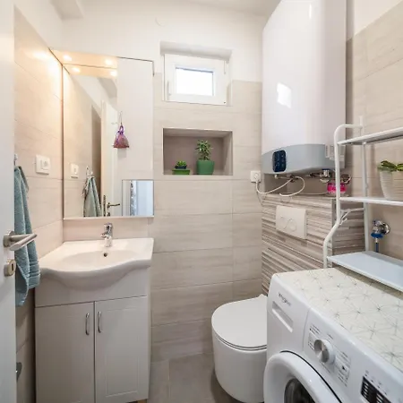Downtown Maisonette *